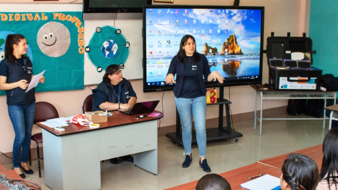ministra de educaciOn presente en firma de convenio
