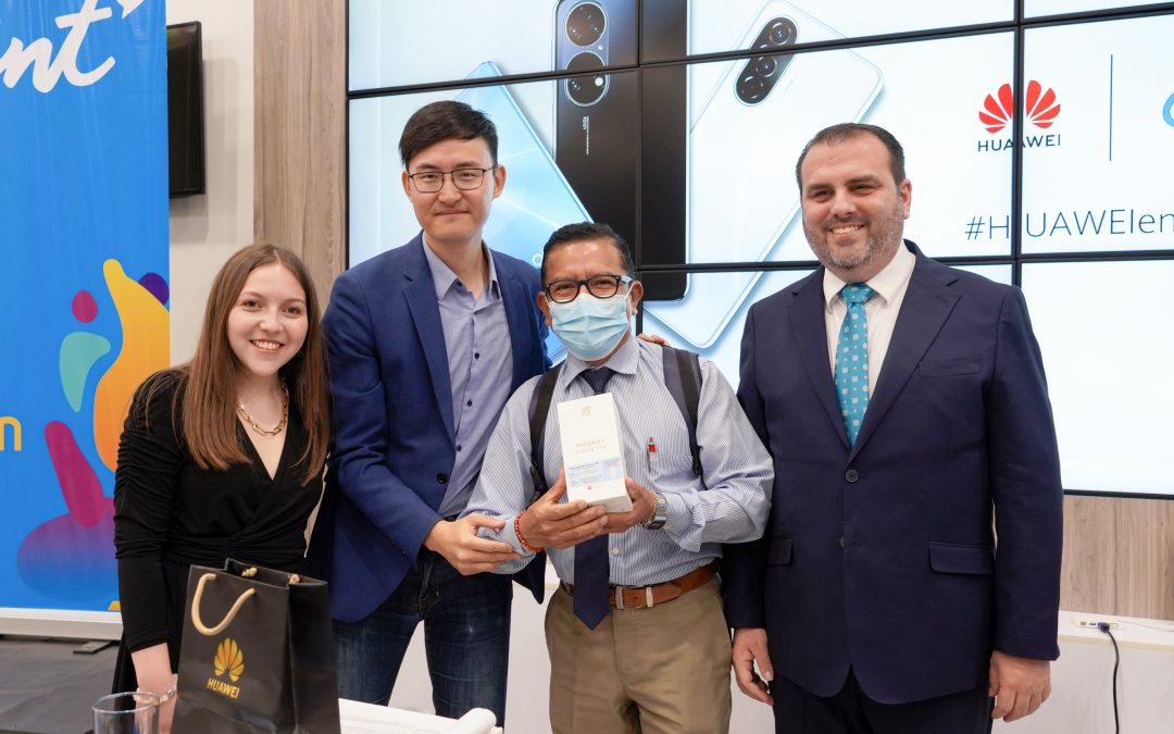 alisson cisneros huawei kai zhang huawei carlos gonabay y carlos suarez cnt