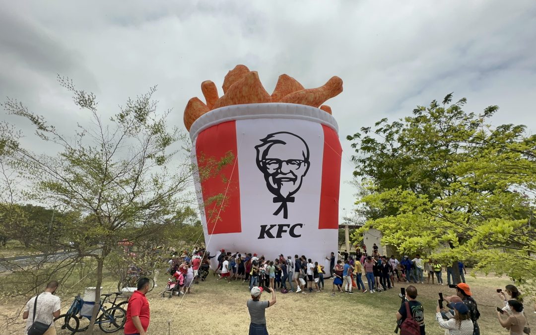 kfc abrazo mas grande