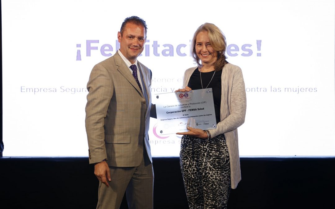 galo flores subsecretario del ministerio de produccion comercio exterior inversiones y pesca hellen andersen directora de recursos humanos de corporacion gpf femsa