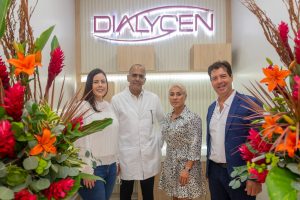 pierina vera dr. diego falcon nery veulens y carlos gancedo representantes de dialycen. pierina vera dr. diego falcon nery veulens y carlos gancedo representantes de dialycen.