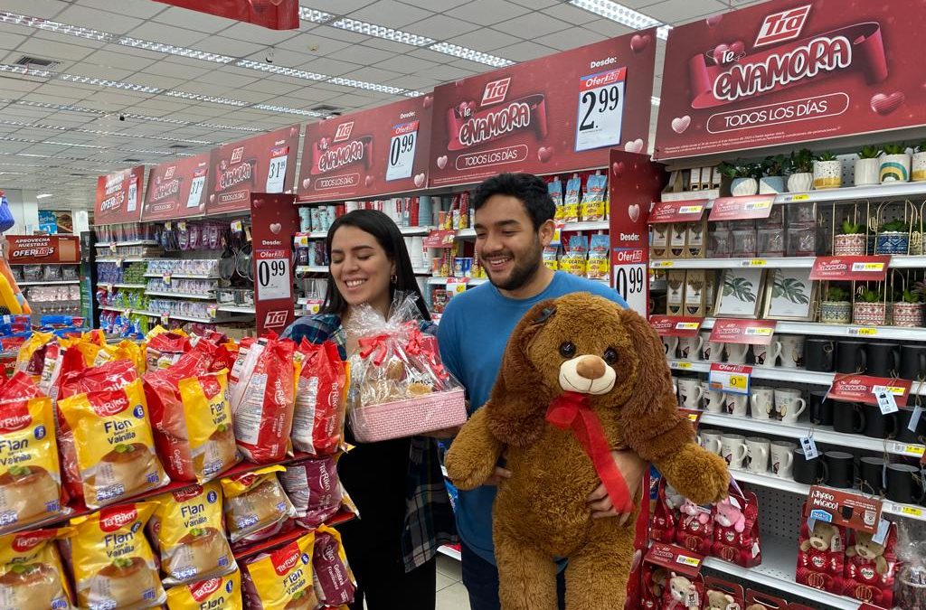 pareja tia comprando